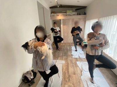 新座にて　主催イベント　犬カフェ＆ドッグヨガの様子