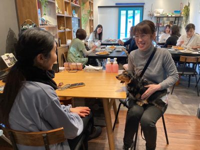 5月　犬カフェカウンセリング＆ヨガ　そして整体イベント申し込みスタート